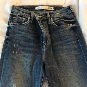 Ripped highrise jeans